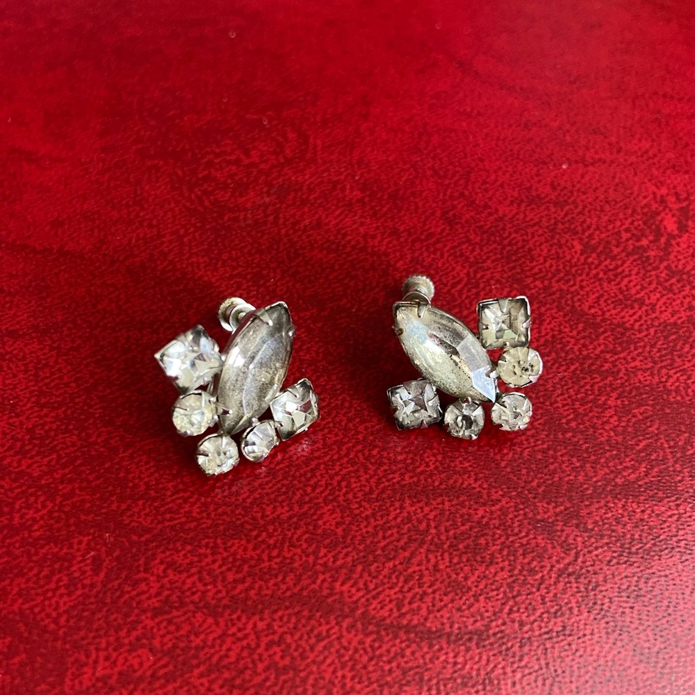 Vintage Art Deco Prong Set Rhinestone Screw Back Earrings w/ Large Center Stone